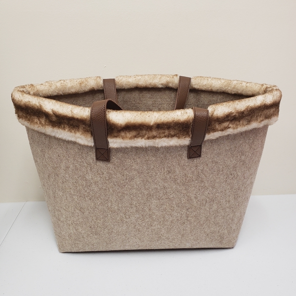 Barnes & Noble Large Tote Bag Faux Fur - Picture 1 of 12